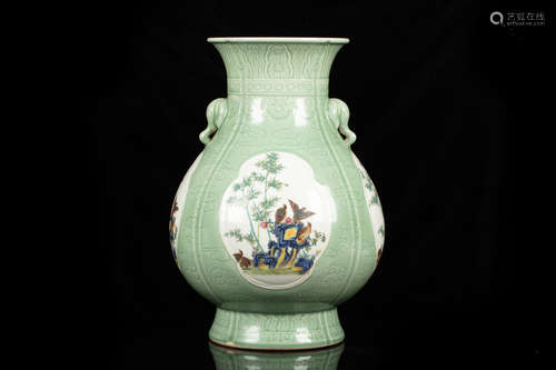 FAMILLE ROSE AND CELADON GLAZED OPEN-MEDALLION VASE WITH HANDLES