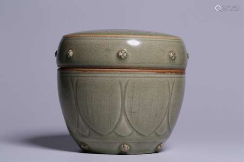 YAOZHOU WARE GREEN GLAZED 'LOTUS FLOWERS' JAR WITH LID