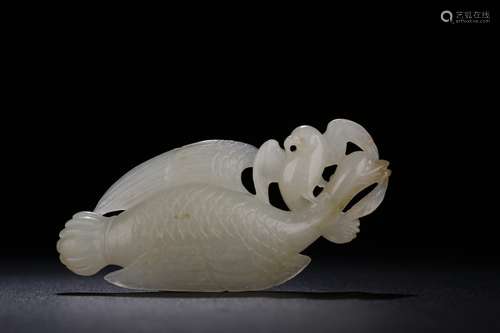 HETIAN WHITE JADE CARVED 'FALCON' ORNAMENT