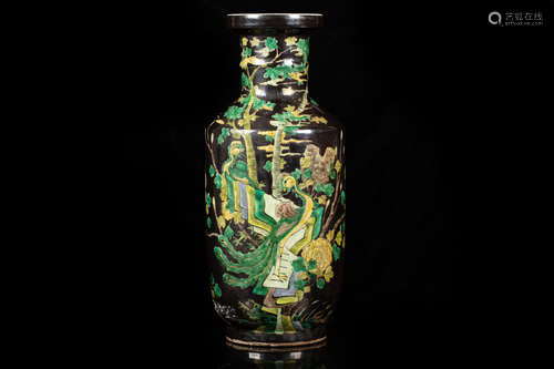 WUCAI AND BLACK GROUND 'FLOWERS AND BIRDS' VASE