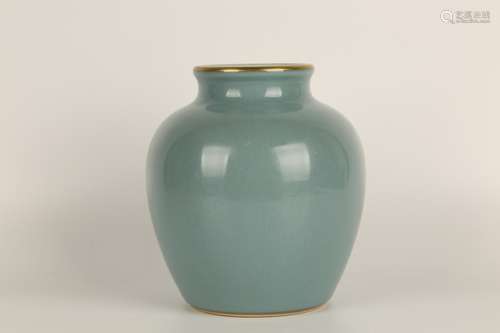 QING DYNASTY QIANLONG PERIOD-LIGHT GREEN GLAZING JAR