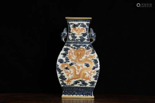 QING DYNASTY QIANLONG PERIOD-BLUE WHITE DOUCAI GILT DRAGON VASE WITH HANDLES