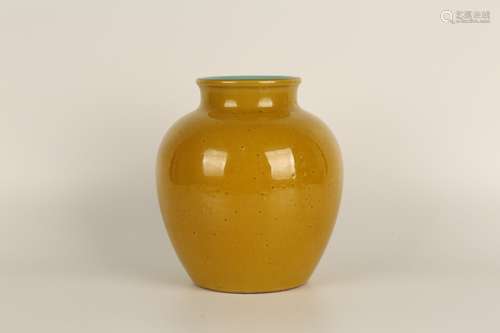 QING DYNASTY QIANLONG PERIOD--YELLOW GLAZING GILT TOP JAR