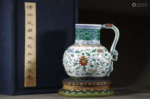 A Chinese Dou-Cai Porcelain Container