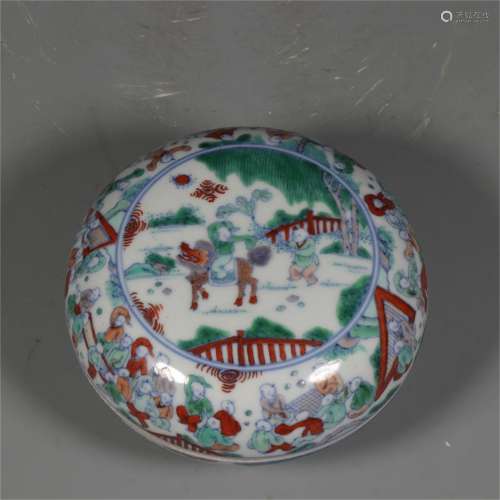 A Chinese Dou-Cai Porcelain Ink-Pad Box