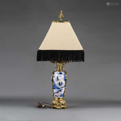 AN ORMOLU-MOUNTED IRON RED AND BLUE & WHITE VASE LAMP