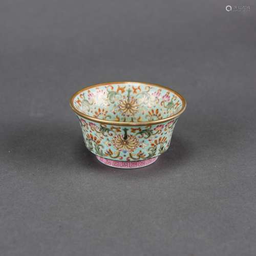 A FAMILLE ROSE AND GILT TURQUOISE-GROUND CUP
