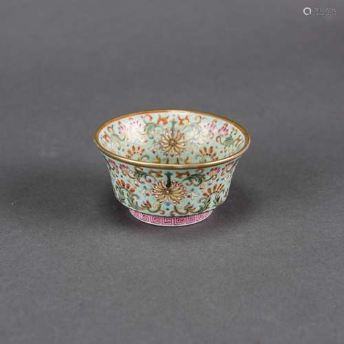 A FAMILLE ROSE AND GILT TURQUOISE-GROUND CUP