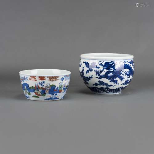 LOT OF 2, A BLUE AND WHITE 'DRAGON' JAR AND A WUCAI 'CHILDREN' JAR