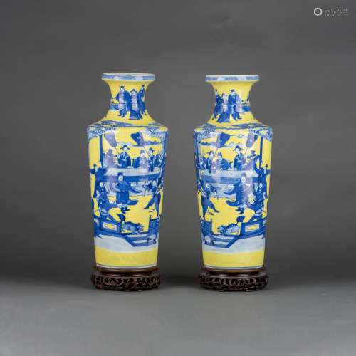 A PAIR OF BLUE AND WHITE YELLOW-GROUND ROULEAU VASES