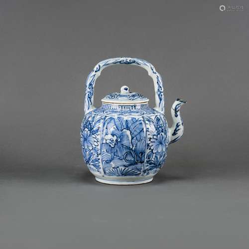 A BLUE AND WHITE TEAPOT AND COVER