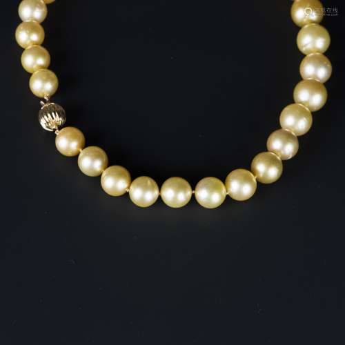 A GOLDEN SOUTH SEA PEARL NECKLACE, AIGL CERTIFIED