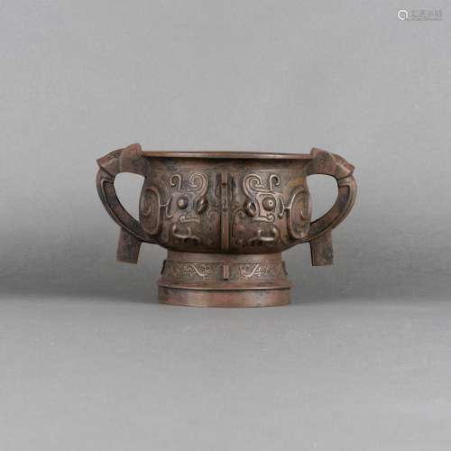 A CHINESE BRONZE RITUAL FOOD VESSEL