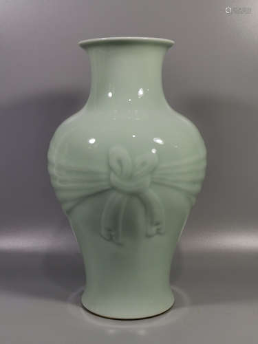 QIANLONG MARK, CHINESE CELADON VASE