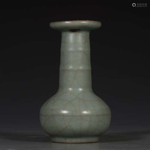 CHINESE GUAN KILN VASE