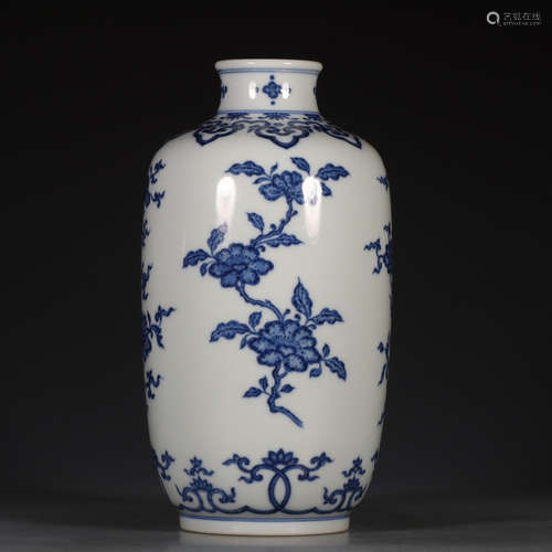 YONGZHENG MARK, CHINESE BLUE & WHITE VASE