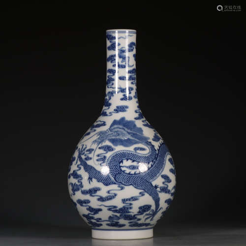 QIANLONG MARK CHINESE BLUE & WHITE DRAGON VASE