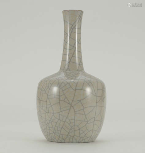 CHENGHUA MARK, CHINESE GE-TYPLE LONG NECK VASE