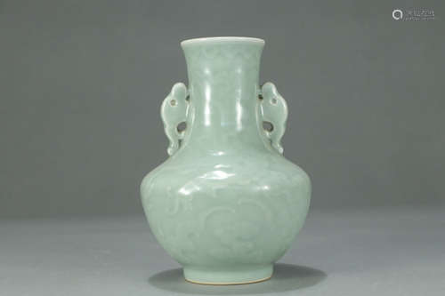 QIANLONG MARK, CHINESE CELADON VASE