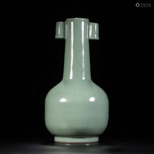 CHINESE LONGQUAN KILN VASE