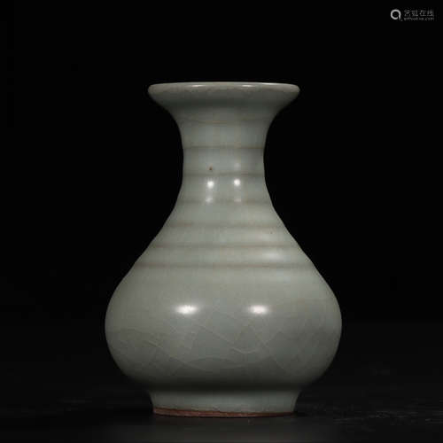 CHINESE GUAN KILN VASE