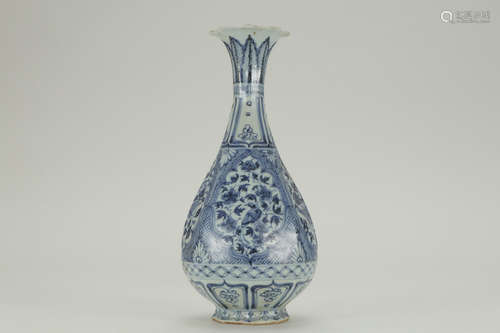 CHINESE BLUE & WHITE VASE