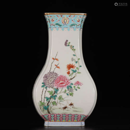 DAOGUANG MARK, CHINESE GILT FAMILLE ROSE SQUARED VASE