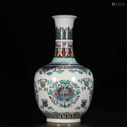 CHINESE DOUCAI LONG-NECK VASE