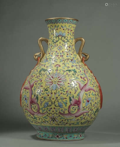 QIANLONG MARK, CHINESE YELLOW GROUND FAMILLE ROSE VASE