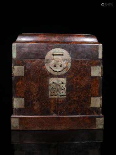 CHINESE CARVED WOOD CONTAINNER