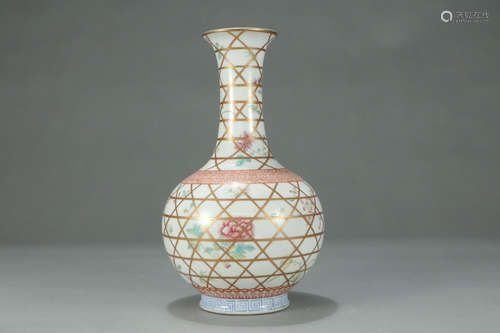 QIANLONG MARK, CHINESE GILT FAMILLE ROSE VASE