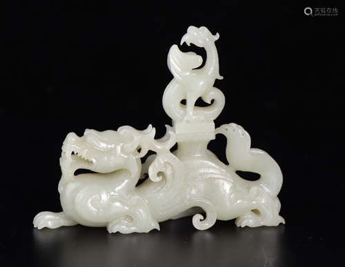 CHINESE CARVED HETIAN JADE ORNAMENT