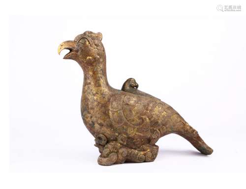 A CHINESE ARCHAIC GILT BRONZE BIRD VESSEL