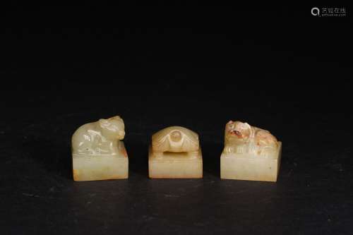 A GROUP OF THREE JADE SEALS