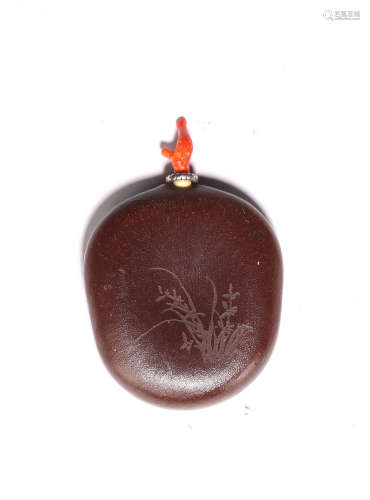 A COCONUT SHELL INSCRIBED SNUFF BOTTLE