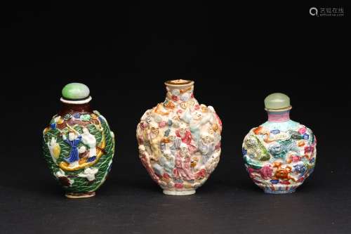 A GROUP OF THREE CARVED FAMILLE ROSE SNUFF BOTTLES