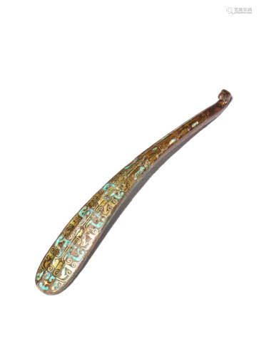 A FINE CHINESE ARCHAIC TURQUOISE INSET BELT HOOK
