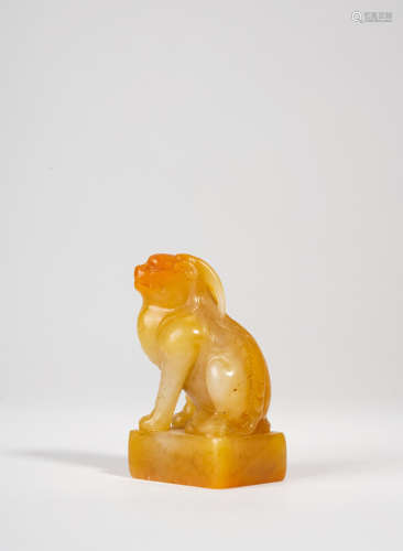 A FINE CHINESE TIANHUANG CARVED 'BIXIE' SEAL