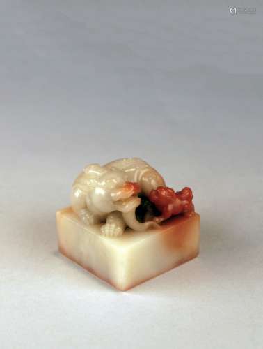 AN IMPERIAL CHINESE SOAPSTONE CARVED 'MYTHICAL BEASTS' SEAL
