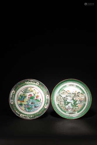 A PAIR OF CHINESE FAMILLE ROSE DISHES