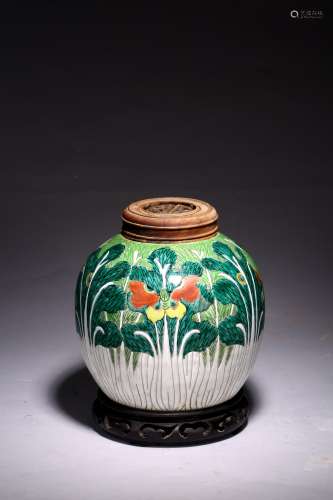 A CHINESE ENAMELLED 'CABBAGE' JAR AND COVER