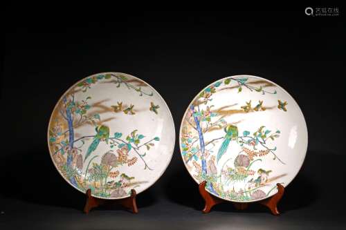 A PAIR OF ENAMELLED BIRDS DISHES