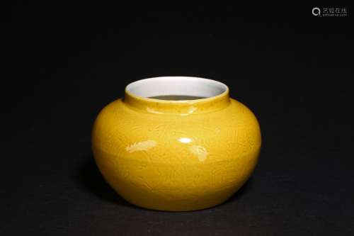 A SMALL YELLOW GLAZED 'DISH' JAR