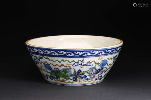 A WUCAI AND BLUE AND WHITE 'BUDDHIST LIONS' BASIN