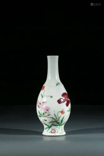 A CHINESE ENAMELLED 'FLOWERS' VASE