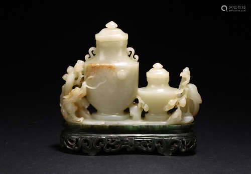 A SMALL CHINESE WHITE JADE VASE GROUP