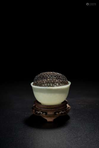 A CHINESE WHITE JADE BOWL WITH SILVER COVER