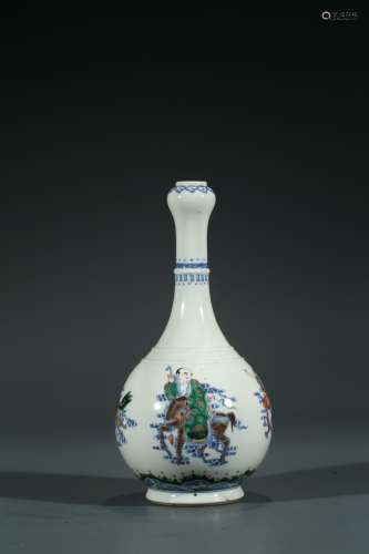 A CHINESE BLUE AND WHITE FAMILLE VERTE 'FIGURES' VASE