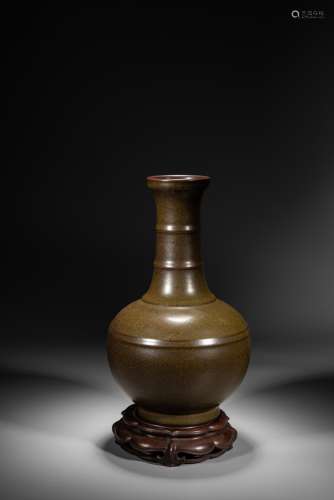 A CHINESE TEA-DUST GLAZED VASE WITH STAND