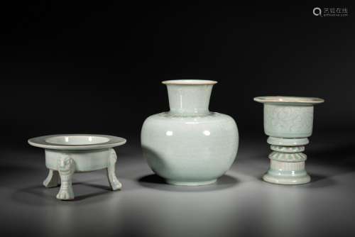 A GROUP OF CHINESE CELADON GLAZED VESSELS